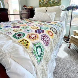 Vintage Handmade w/love 🌻Crochet Boho Blanket